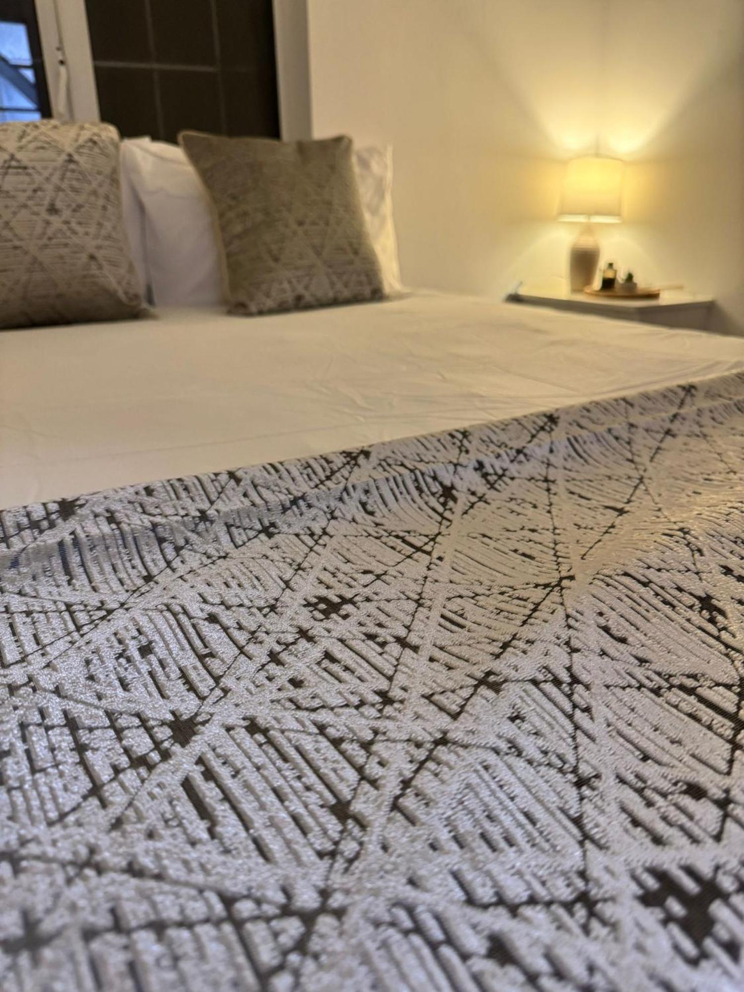 Shm Stays Solihull Hs2 Nec Airport Nr M6 M40 M42 Great For Long & Short Stays 15 Min Walk To Train Station 5 Min Drive To Town Centre Outside Bus Stops & Supermarket Free Parking Εξωτερικό φωτογραφία