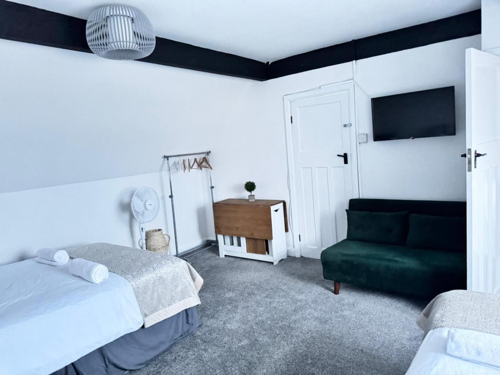 Shm Stays Solihull Hs2 Nec Airport Nr M6 M40 M42 Great For Long & Short Stays 15 Min Walk To Train Station 5 Min Drive To Town Centre Outside Bus Stops & Supermarket Free Parking Εξωτερικό φωτογραφία
