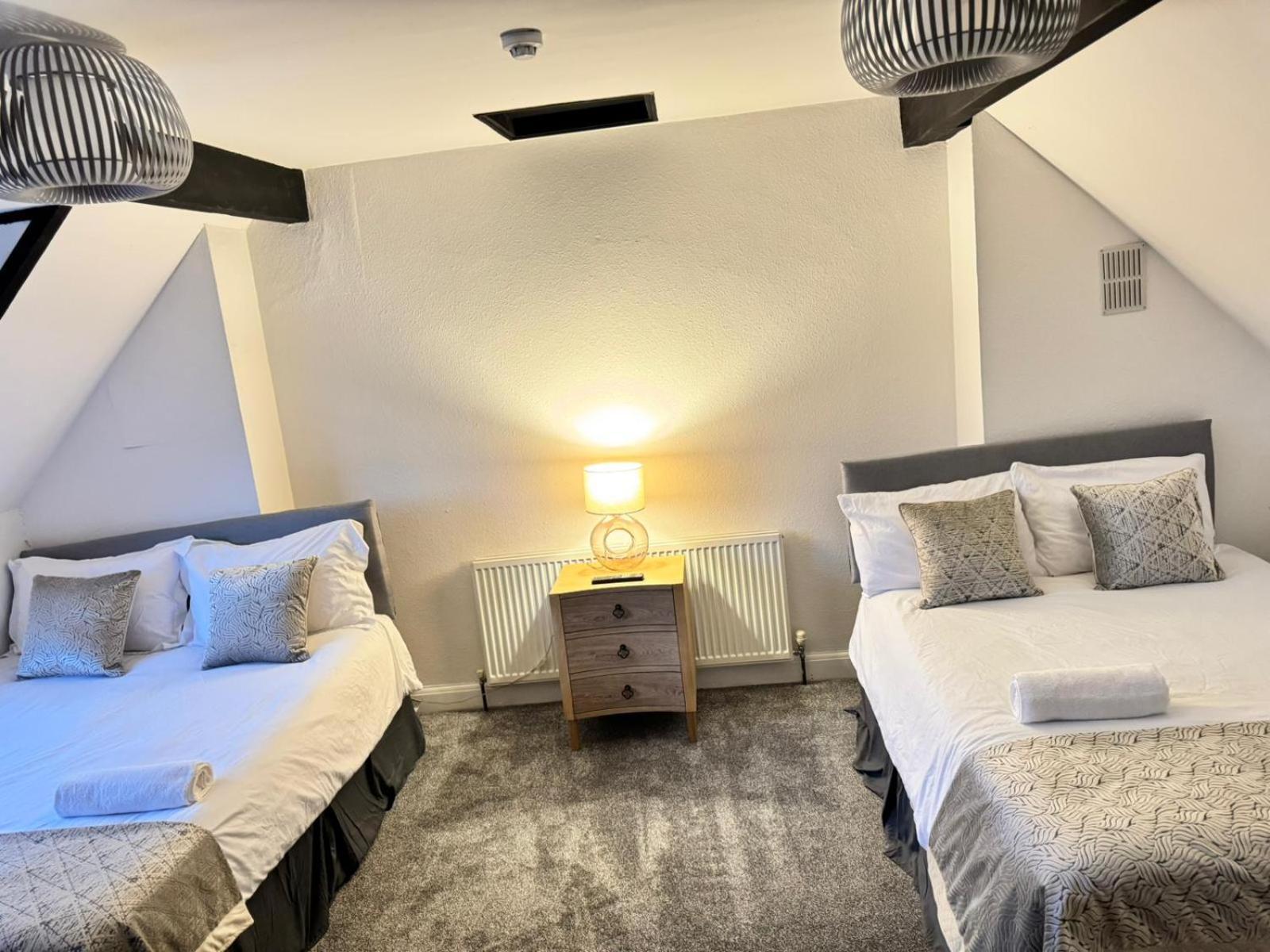Shm Stays Solihull Hs2 Nec Airport Nr M6 M40 M42 Great For Long & Short Stays 15 Min Walk To Train Station 5 Min Drive To Town Centre Outside Bus Stops & Supermarket Free Parking Εξωτερικό φωτογραφία