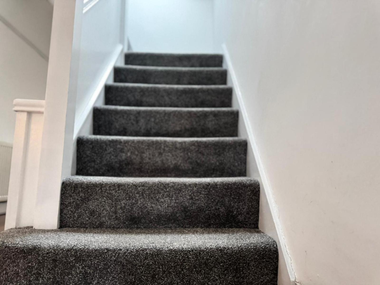 Shm Stays Solihull Hs2 Nec Airport Nr M6 M40 M42 Great For Long & Short Stays 15 Min Walk To Train Station 5 Min Drive To Town Centre Outside Bus Stops & Supermarket Free Parking Εξωτερικό φωτογραφία